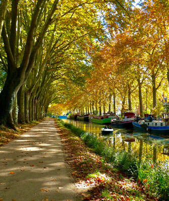 Le canal du Midi et ses petits bateaux